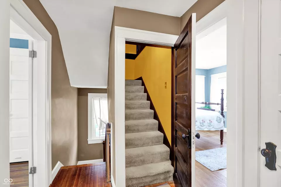 Entry Way - 140 W Hampton Dr, Indianapolis, IN 46208 photo 3 of 4