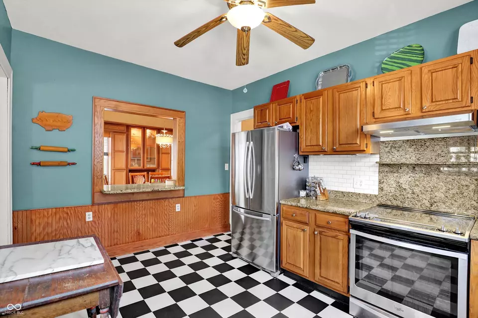 Kitchen - 140 W Hampton Dr, Indianapolis, IN 46208 photo 2 of 6