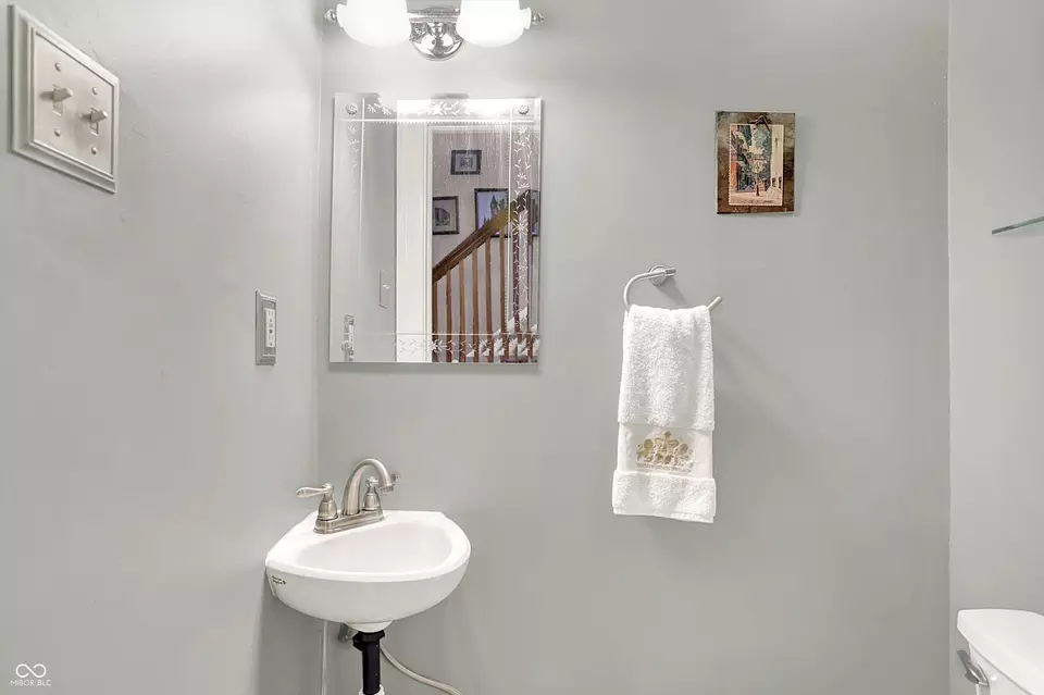 Bath - 140 W Hampton Dr, Indianapolis, IN 46208 photo 9 of 9