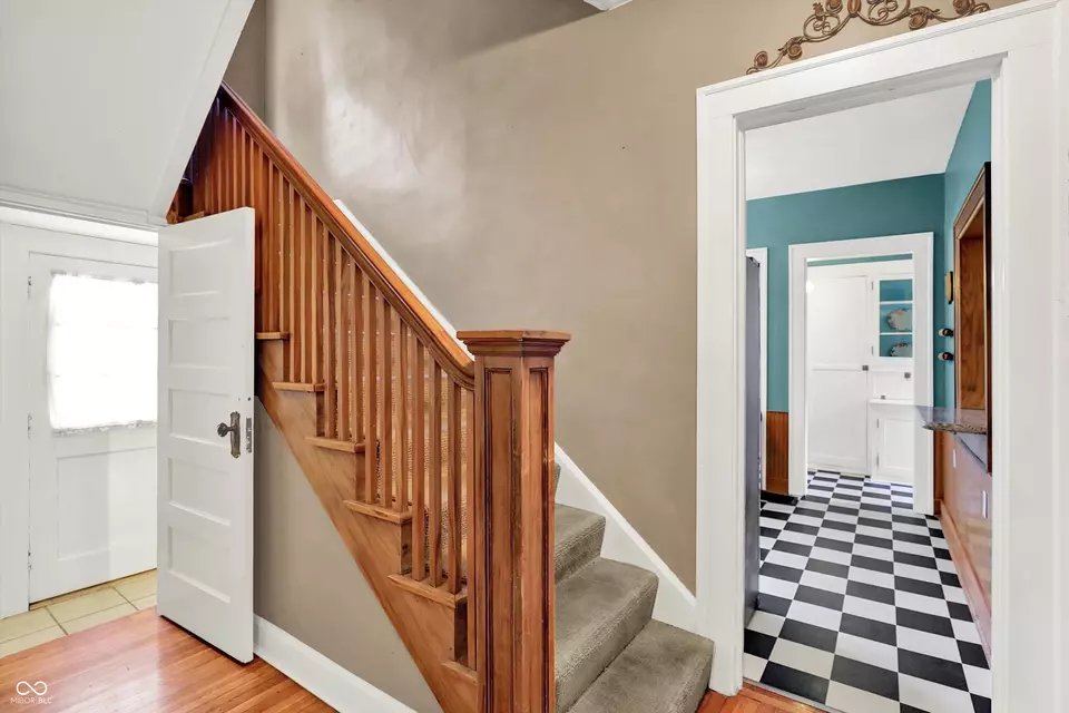 Entry Way - 140 W Hampton Dr, Indianapolis, IN 46208 photo 1 of 4
