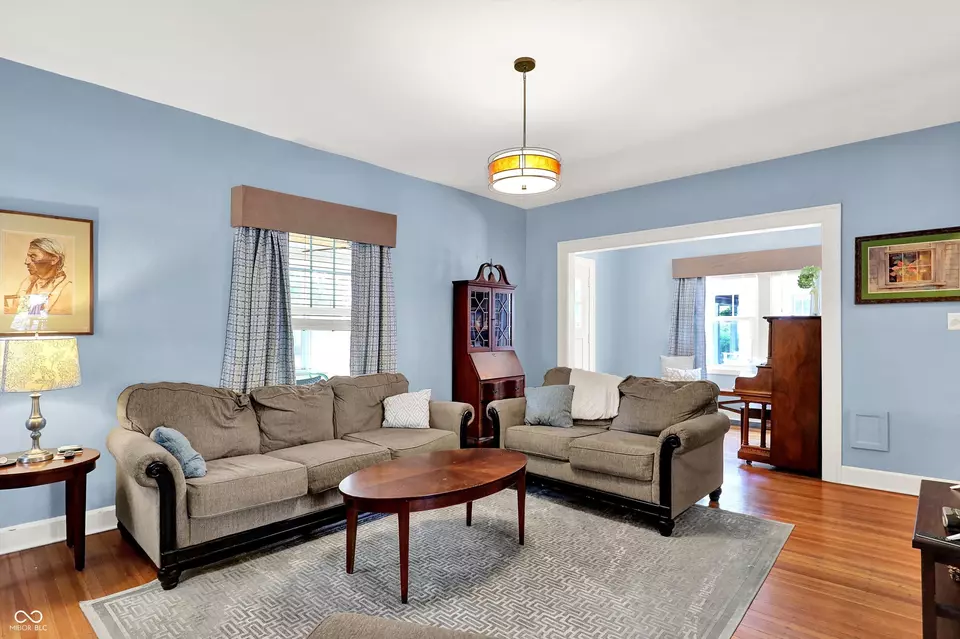 Living - 140 W Hampton Dr, Indianapolis, IN 46208 photo 4 of 6