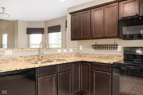 1412 Huntzinger Blvd, Pendleton, IN 46064 photo 8