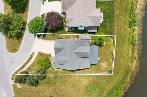1412 Huntzinger Blvd, Pendleton, IN 46064 photo 2
