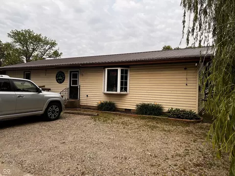 407 S Division St, Cayuga, IN 47928