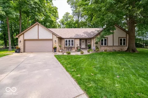 1304 Old Hickory Cir, Greenwood, IN 46142