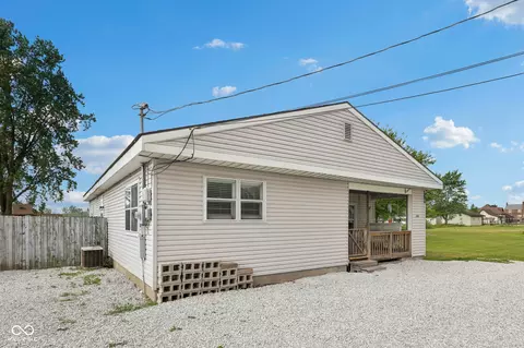 309 New St, Windfall, IN 46076 photo 3
