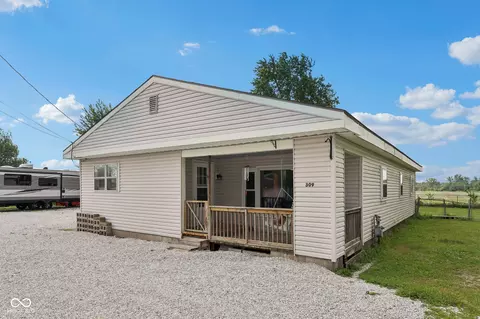 309 New St, Windfall, IN 46076 photo 2