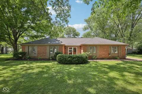 9014 Holliday Dr, Indianapolis, IN 46260