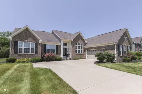 2502 Colinbrook Pkwy, Greenwood, IN 46143