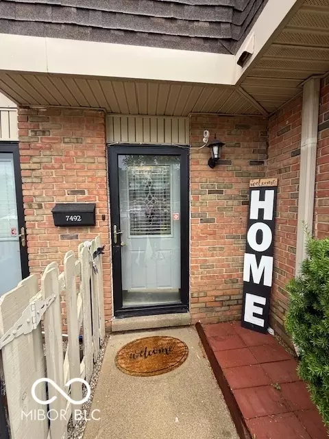 7492 Country Brook Dr, Indianapolis, IN 46260