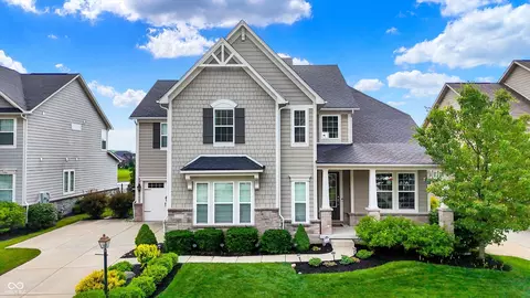 2789 W High Grove Cir, Zionsville, IN 46077