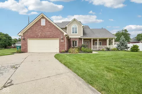 7082 Hunters Ridge Dr, Plainfield, IN 46168