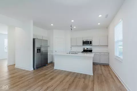Kitchen - 848 Holmdale Dr, Indianapolis, IN 46239 photo 3 of 4