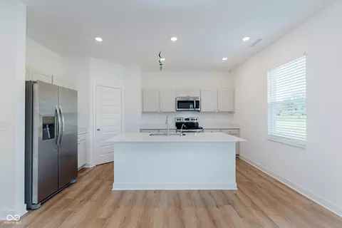 Kitchen - 848 Holmdale Dr, Indianapolis, IN 46239 photo 2 of 4