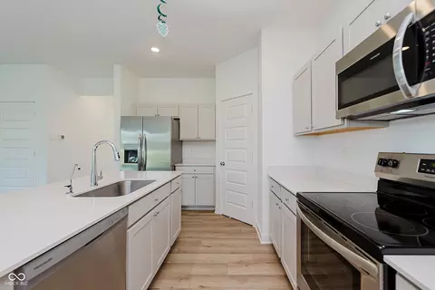 Kitchen - 848 Holmdale Dr, Indianapolis, IN 46239 photo 4 of 4
