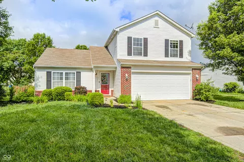 852 Yellowwood Dr, Greenwood, IN 46143