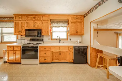 Kitchen - 1111 Pendle Hill Ave, Pendleton, IN 46064 photo 1 of 3