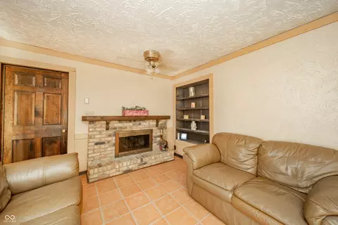 Living - 1111 Pendle Hill Ave, Pendleton, IN 46064 photo 3 of 3