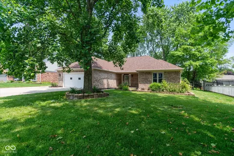 180 Hollowview Dr, Noblesville, IN 46060