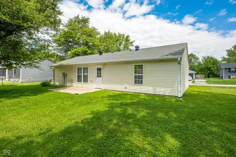 Exterior - 157 Meadow Pl, Hope, IN 47246 photo 5 of 7