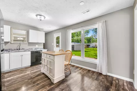 Kitchen - 157 Meadow Pl, Hope, IN 47246 photo 1 of 3