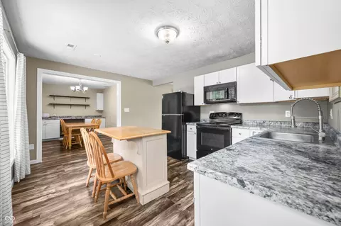 Kitchen - 157 Meadow Pl, Hope, IN 47246 photo 3 of 3