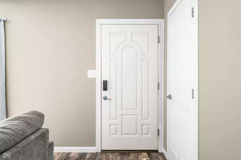 Entry Way - 157 Meadow Pl, Hope, IN 47246 photo 1 of 4