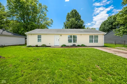 Exterior - 157 Meadow Pl, Hope, IN 47246 photo 2 of 7