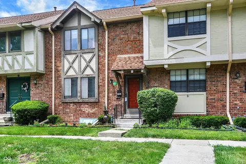 8121 Bromley Pl, Indianapolis, IN 46219