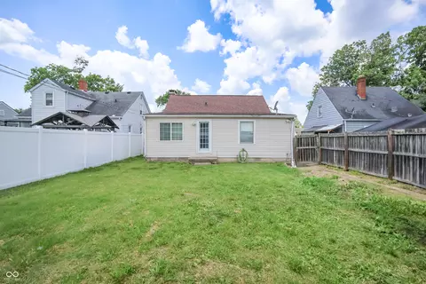 Exterior - 2309 Maple St, Columbus, IN 47201 photo 8 of 10
