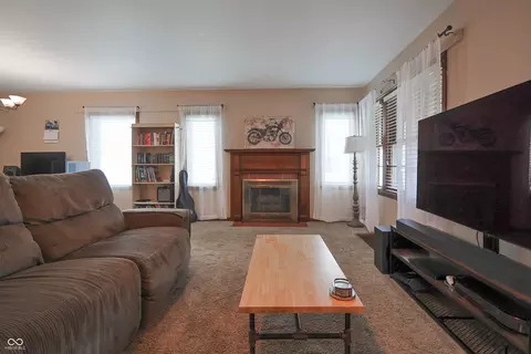 Living - 2309 Maple St, Columbus, IN 47201 photo 2 of 6