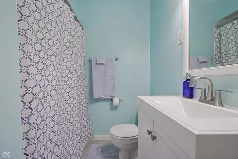 Bath - 2309 Maple St, Columbus, IN 47201 photo 2 of 4