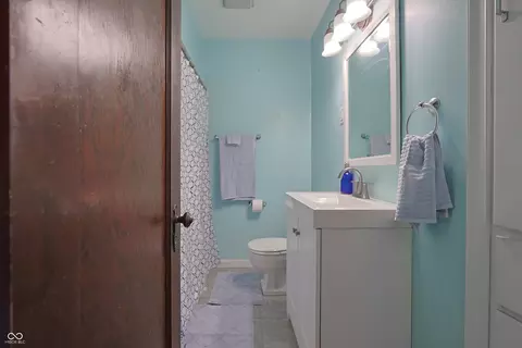 Bath - 2309 Maple St, Columbus, IN 47201 photo 1 of 4
