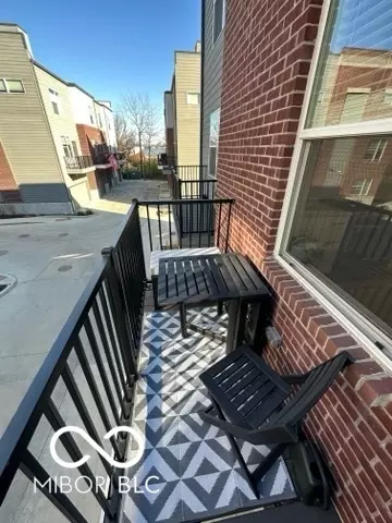 Exterior - 751 Switchyard Pl, Indianapolis, IN 46202 photo 6 of 9