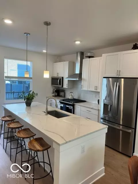 Kitchen - 751 Switchyard Pl, Indianapolis, IN 46202 photo 7 of 9