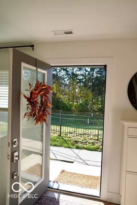 Entry Way - 751 Switchyard Pl, Indianapolis, IN 46202 photo 6 of 8