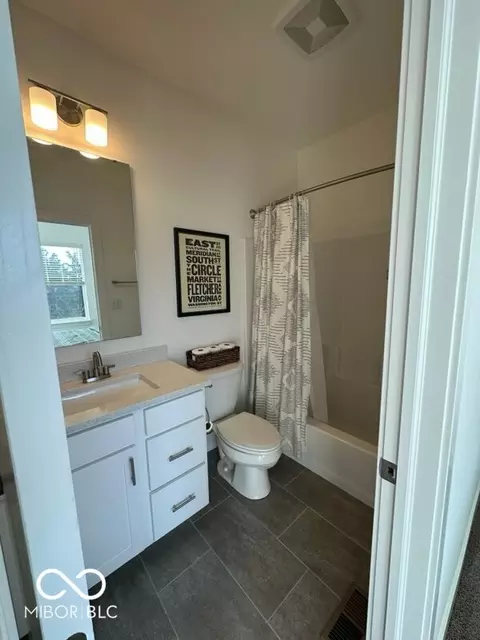 Bath - 751 Switchyard Pl, Indianapolis, IN 46202 photo 8 of 8