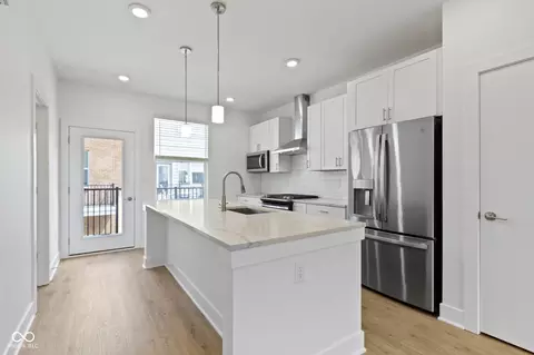 Kitchen - 751 Switchyard Pl, Indianapolis, IN 46202 photo 1 of 9