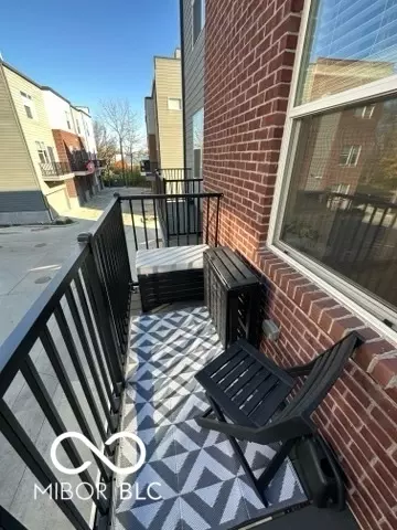 Exterior - 751 Switchyard Pl, Indianapolis, IN 46202 photo 5 of 9