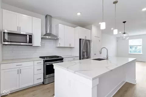 Kitchen - 751 Switchyard Pl, Indianapolis, IN 46202 photo 3 of 9