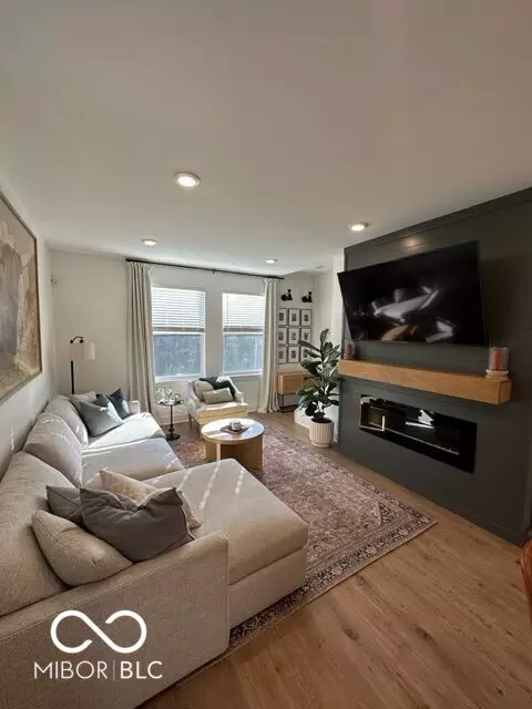 Living - 751 Switchyard Pl, Indianapolis, IN 46202 photo 9 of 11