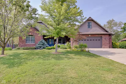 214 W Stoney Trl, Greenfield, IN 46140