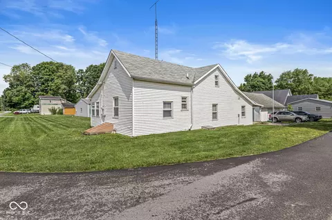 9290 Vine St, Manilla, IN 46150