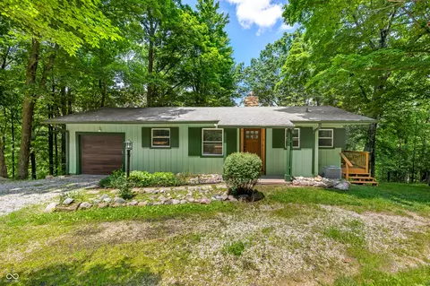 1058 Freeman Ridge Rd, Nashville, IN 47448