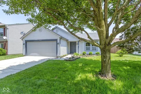 14255 Holly Berry Cir, Fishers, IN 46038