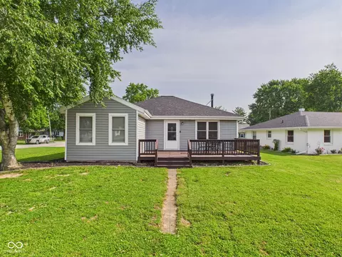 624 10th St, Chesterfield, IN 46017