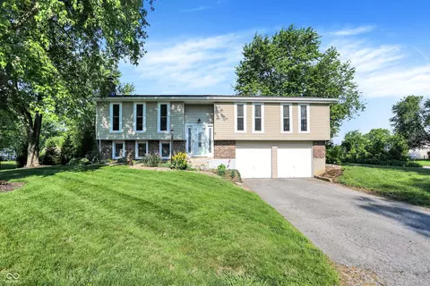 586 Shady Creek Dr, Greenwood, IN 46142
