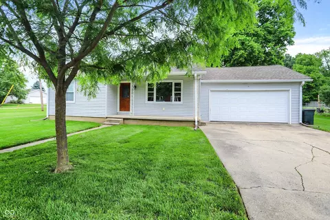 6616 S Cross St, Pendleton, IN 46064