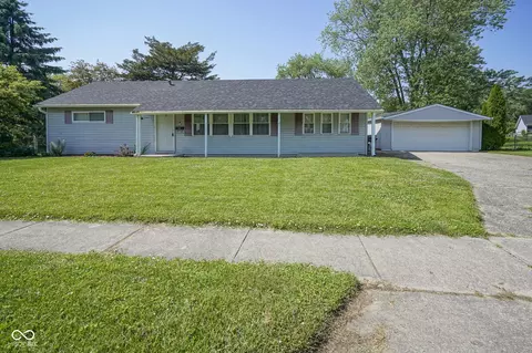 11 Sayre Dr, Greenwood, IN 46143