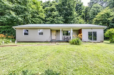 2246 E Yellowwood Ln, Martinsville, IN 46151